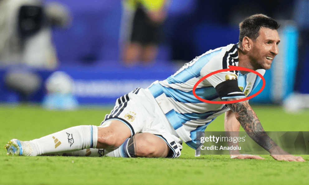 Lý do Messi và ĐT Argentina đeo băng tang trong trận thắng 3-1 Thuỵ Sĩ