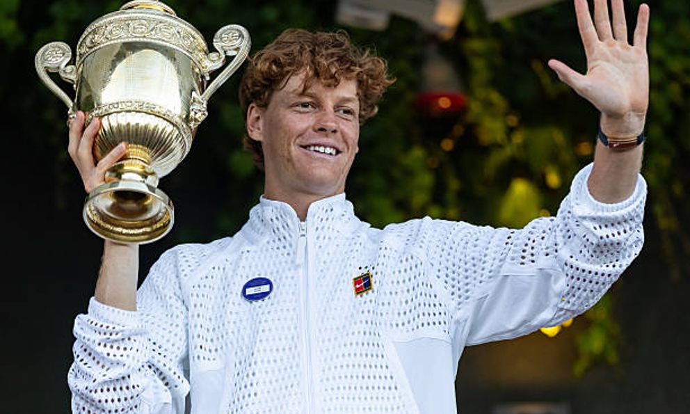Sinner đổ gục sau màn ngược dòng nghẹt thở hạ Zverev bảo vệ ngôi vương Wimbledon