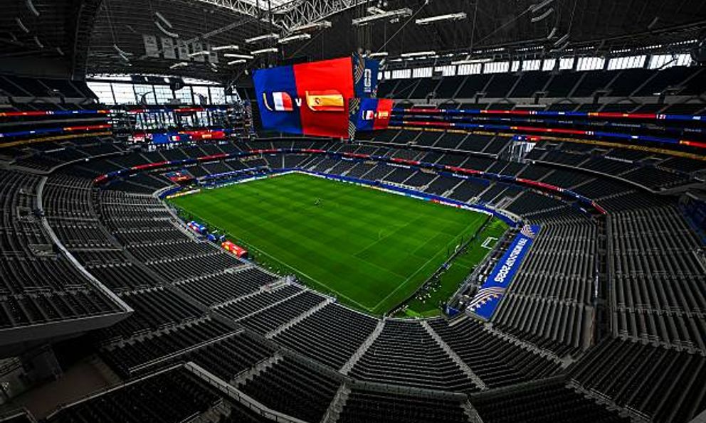 Giải mã siêu công nghệ biến mặt sân bán kết World Cup giữa Pháp và Tây Ban Nha thành 