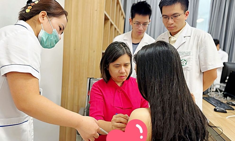 Việt kiều 23 tuổi từ Dubai đến 1 bệnh viện ở Việt Nam chữa chảy xệ sau đặt túi ngực: 