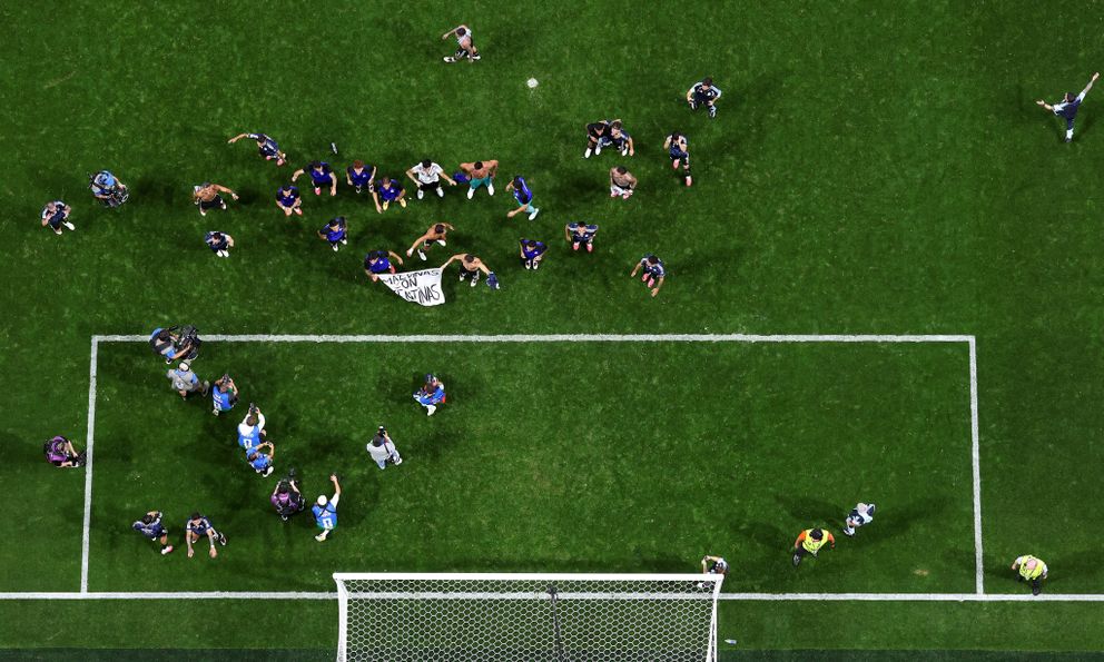FIFA vào cuộc điều tra màn ăn mừng của Argentina trước trận chung kết World Cup: Messi và các đồng đội đối diện án phạt 