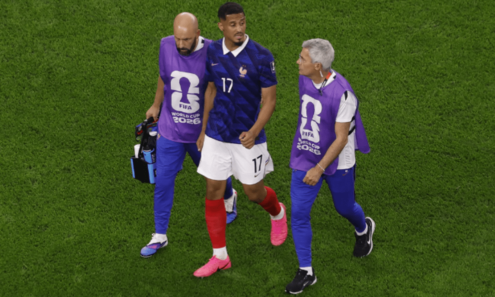 Sốc trước trận tranh hạng 3 World Cup: Trụ cột tuyển Pháp thi đấu với vết nứt xương lưng suốt nhiều tháng, nguy cơ phải phẫu thuật