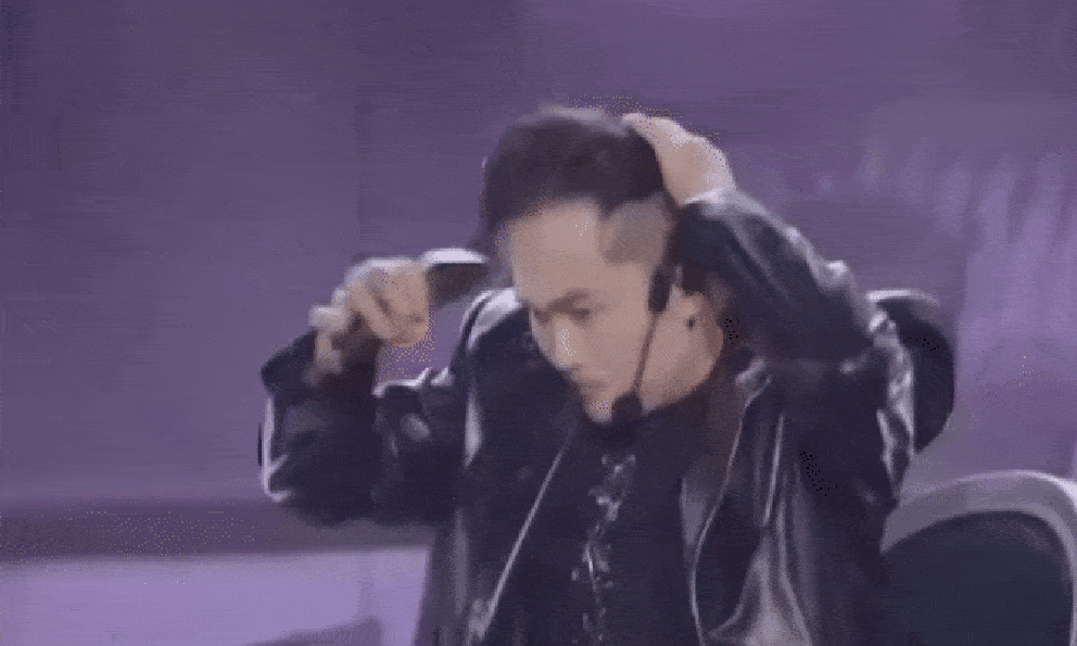 1 Anh Tài cạo đầu gây sốc, công diễn hậu khủng hoảng của show Chông Gai nổi da gà cỡ này