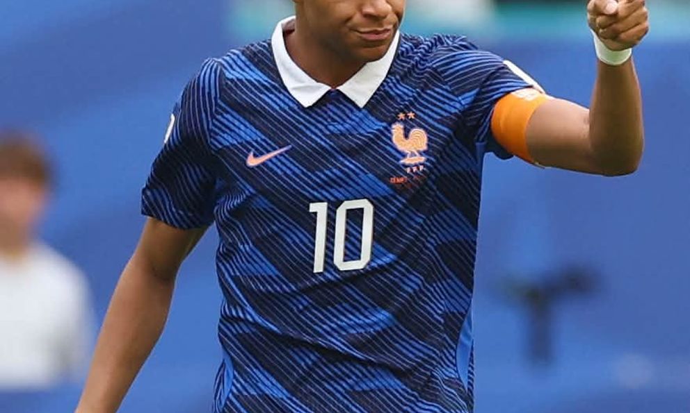 Mbappe chính thức vượt Messi trở thành chân sút vĩ đại nhất các kỳ World Cup