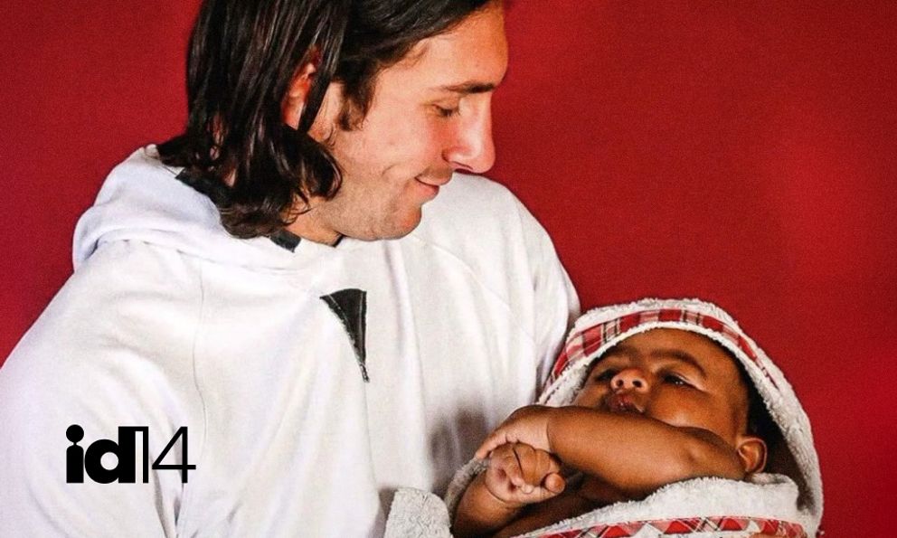 Lionel Messi & Lamine Yamal: Cái chạm tay gần hai thập kỷ và sự kỳ diệu của bóng đá 