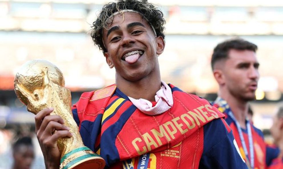 19 tuổi có cả danh hiệu vô địch World Cup lẫn Euro, Lamine Yamal chạm tới đỉnh cao mà nhiều huyền thoại cả đời theo đuổi