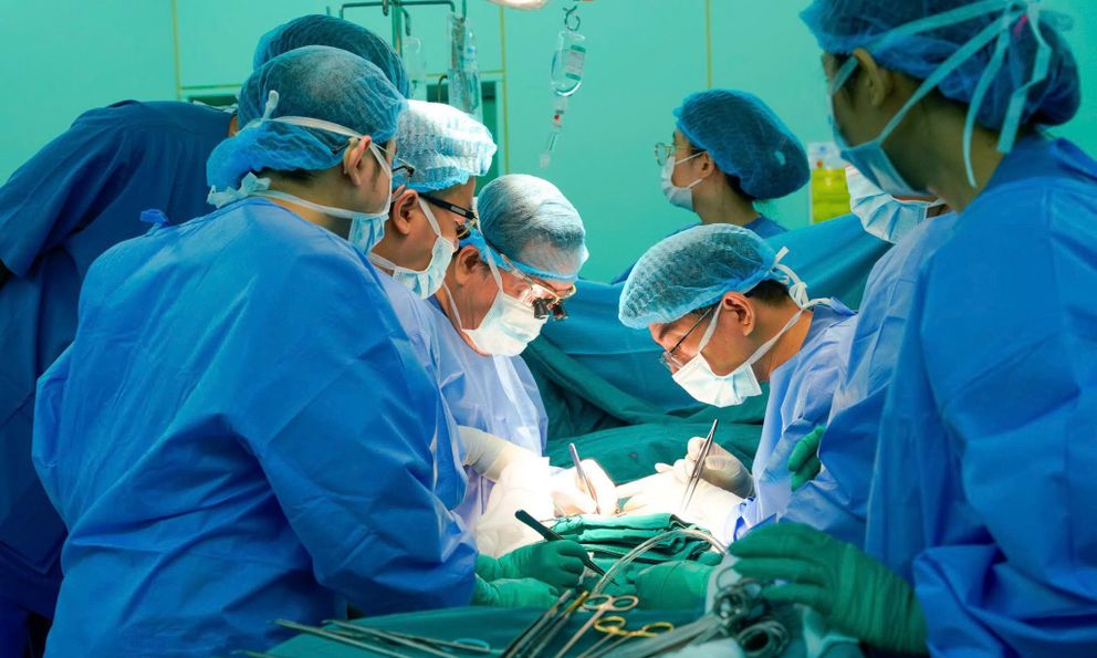 Cô gái 22 tuổi bị đột quỵ chết não, gia đình quyết định hiến đa tạng: Nhiều phòng mổ sáng đèn xuyên đêm và 4 cuộc đời hồi sinh