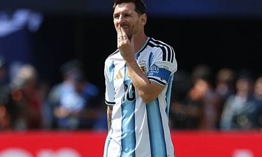 Báo Argentina: Messi lừa 8 tỷ người, phải điều tra 