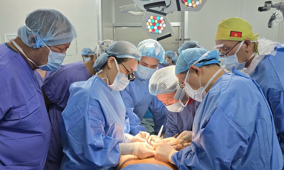 Lần đầu tiên Việt Nam thực hiện thành công ca ghép dương vật từ người cho chết não