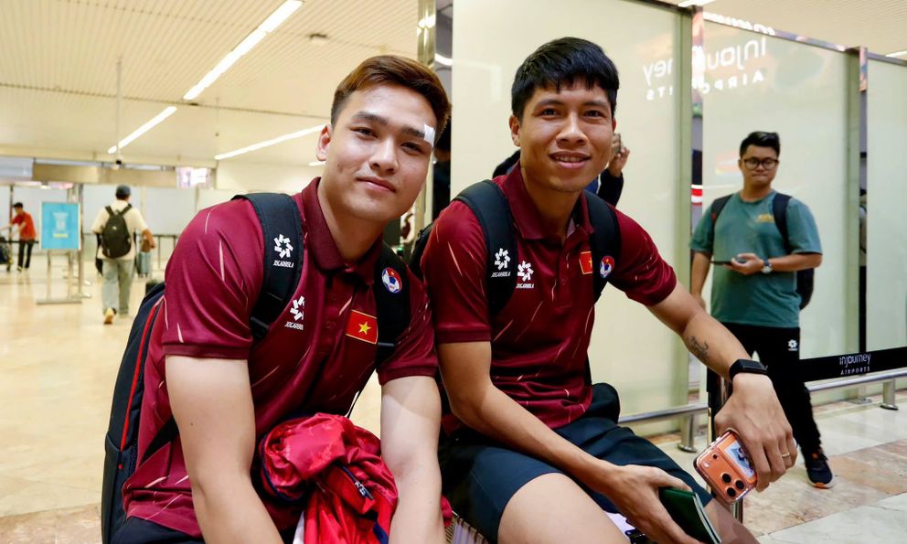 Bùi Hoàng Việt Anh xuất hiện với vết băng trên trán, tuyển Việt Nam mang 3 điểm về nước 