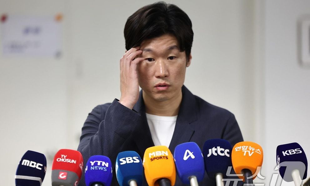 Huyền thoại Park Ji-sung cay đắng lên tiếng giữa bê bối hối lộ của LĐBĐ Hàn Quốc