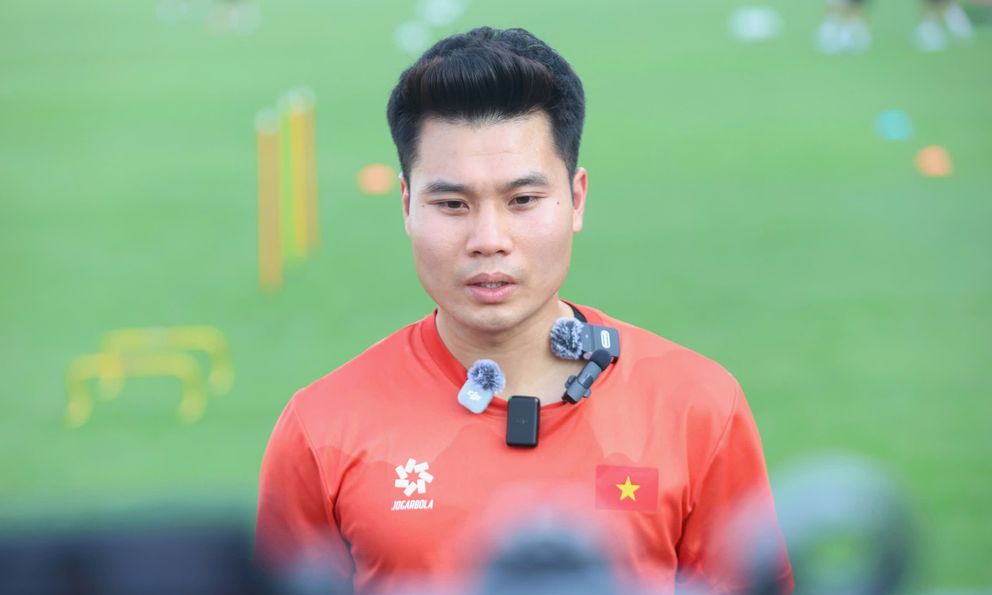 Tiền vệ Tiến Anh: 