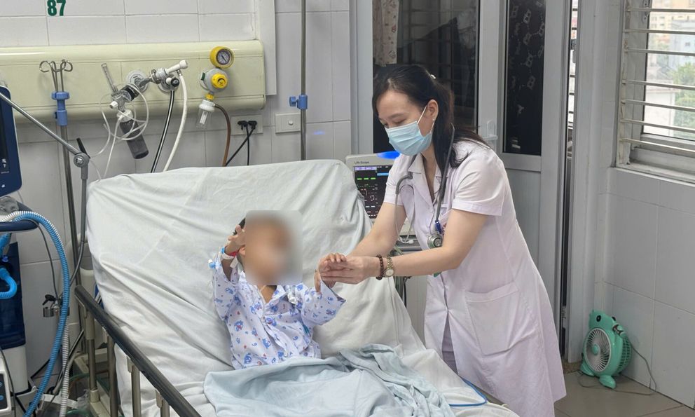 Bệnh viện Bệnh Nhiệt đới Trung ương cảnh báo 1 căn bệnh khiến bệnh nhi hôn mê chỉ sau 2 ngày sốt, đau đầu