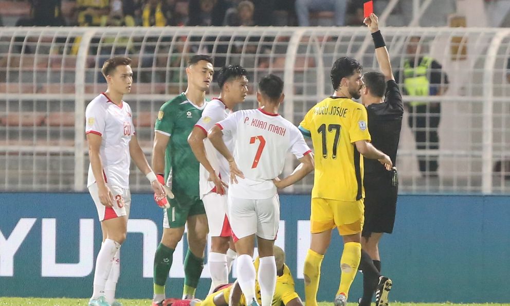 Vì sao Lê Giang Patrik không phải nhận thẻ đỏ? 