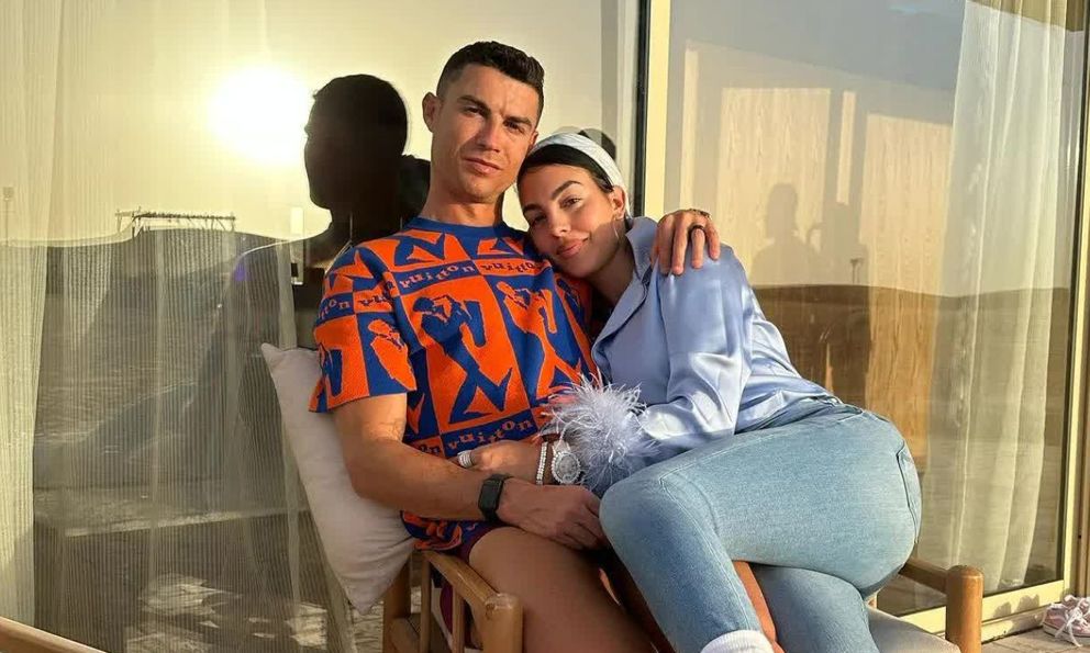 Hé lộ cuộc sống đời thường của vợ chồng Ronaldo - Georgina sau lễ cưới 