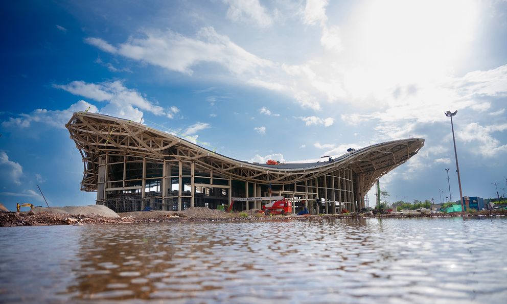 Trên một hòn đảo ở Việt Nam, nhà ga VIP gần 10.000m² đang dần thành hình: Mái 