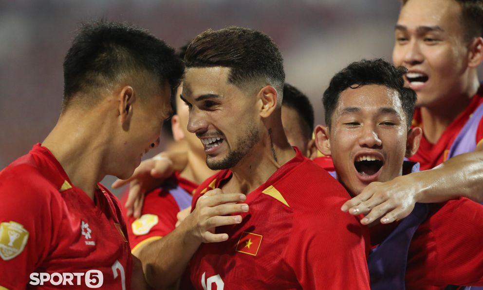 Kịch bản chung kết điên rồ: Kết quả hoà 2-2 nhưng cả 4 bàn thắng đều có dấu chân cầu thủ Thái Lan, Việt Nam được 
