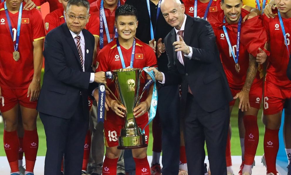 Chủ tịch FIFA Gianni Infantino kinh ngạc trước không khí tại Mỹ Đình, gọi Việt Nam là 
