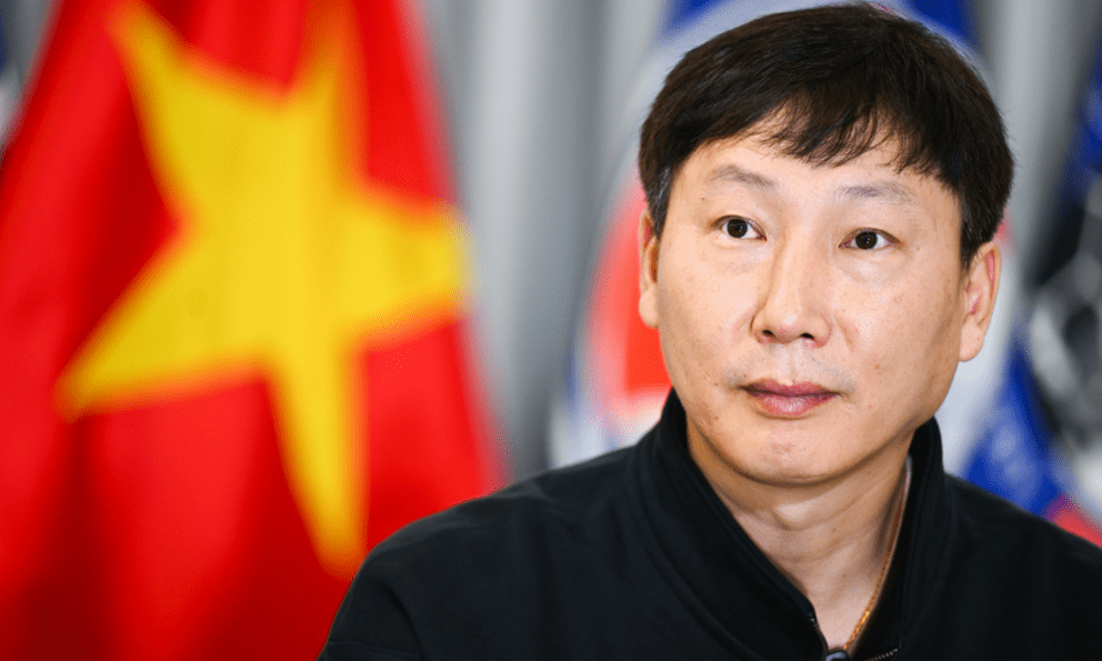 Phỏng vấn HLV Kim Sang-sik: “Tôi có gay gắt với Đình Bắc đâu, yêu thương còn không hết” 