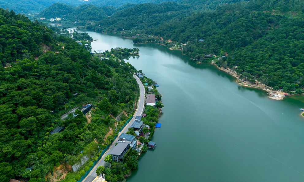 Toàn cảnh hồ Đồng Đò: Loạt villa, homestay cửa đóng then cài trước đợt phá dỡ