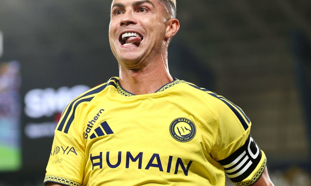 Ronaldo vẫn chưa dừng lại, toả sáng chạm cột mốc 979 bàn thắng