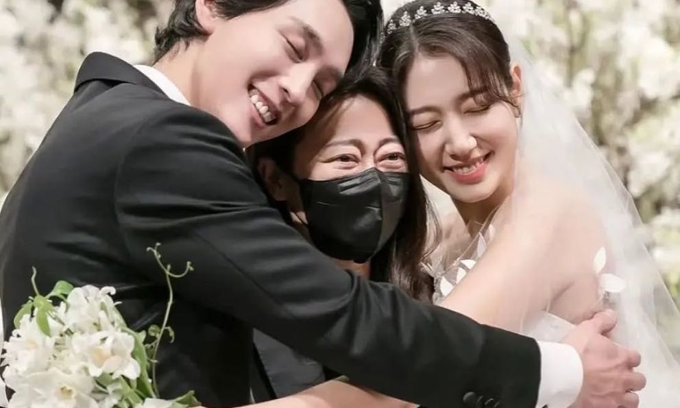 Park Shin Hye hạ sinh con thứ 2 