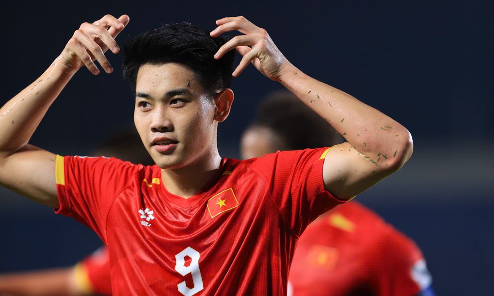 Trang chủ FIFA ngợi khen Đình Bắc