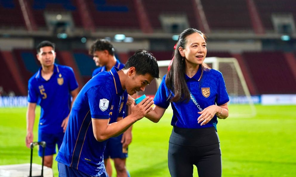 Nữ tỷ phú Madam Pang quyền lực và giàu có vì sao vẫn khiến người hâm mộ Thái Lan buồn lòng? 
