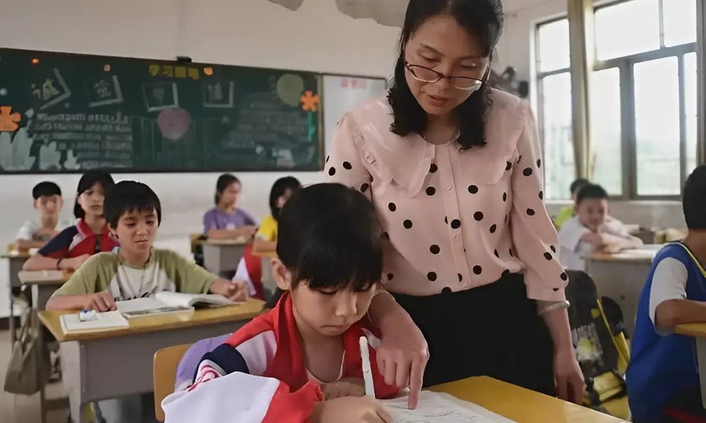 Một giáo viên chủ nhiệm nói thẳng: Có 5 kiểu phụ huynh khiến thầy cô dù mệt đến đâu vẫn muốn quan tâm trẻ nhiều hơn