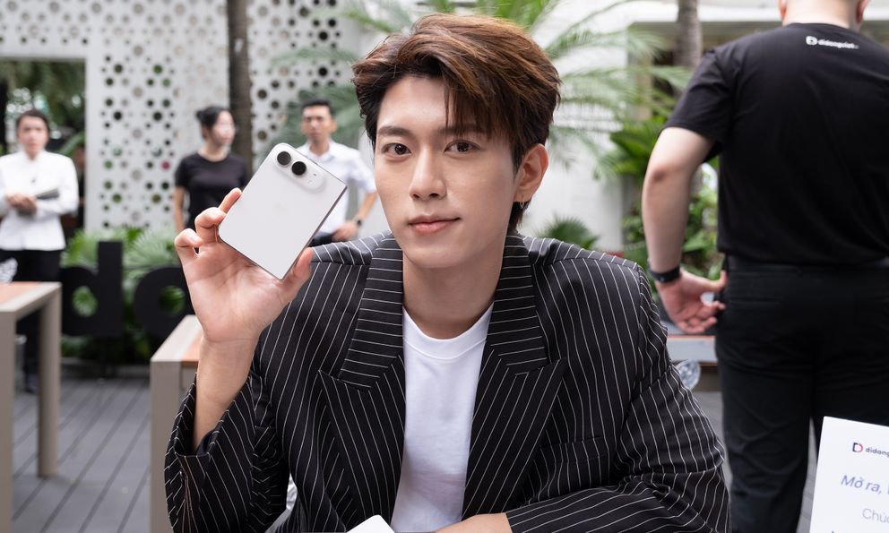 Người Việt hào hứng nhận iPhone Duo trong ngày mở bán đầu tiên