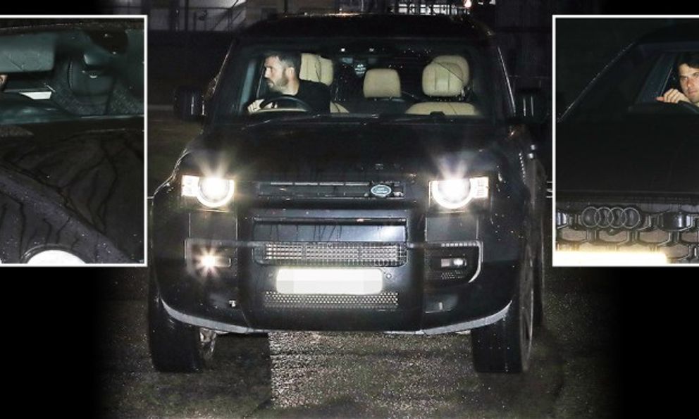 Papparazzi tóm cảnh Carrick và Bruno Fernandes ủ rũ về nhà sau thảm bại của MU 