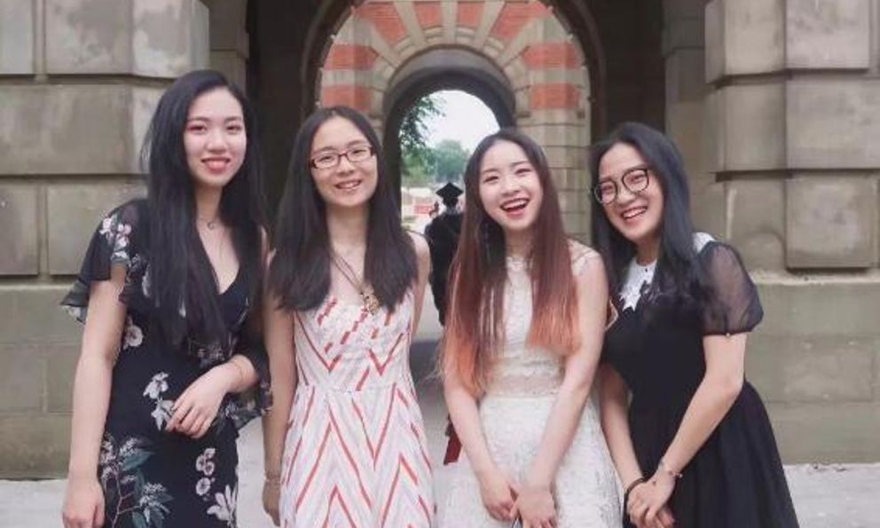 Đi họp lớp nhiều năm, tôi hiểu ra bản chất của những cuộc hội ngộ với bạn cũ: 3 kiểu người luôn hào hứng tham gia, 2 kiểu người luôn vắng mặt và lý do khó nói
