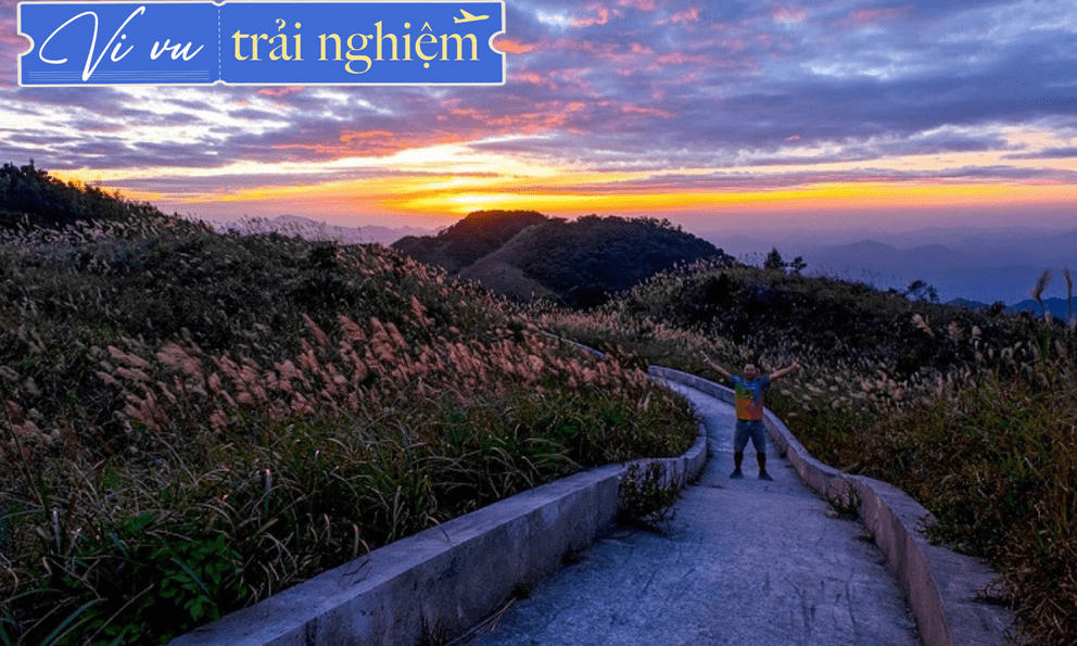 ‘‘Thiên đường hạ giới’’ cách Hà Nội 260km đang hút biển người đến check-in: Du khách leo đồi, dậy từ 3h sáng để ngắm cảnh đẹp mỗi năm một lần