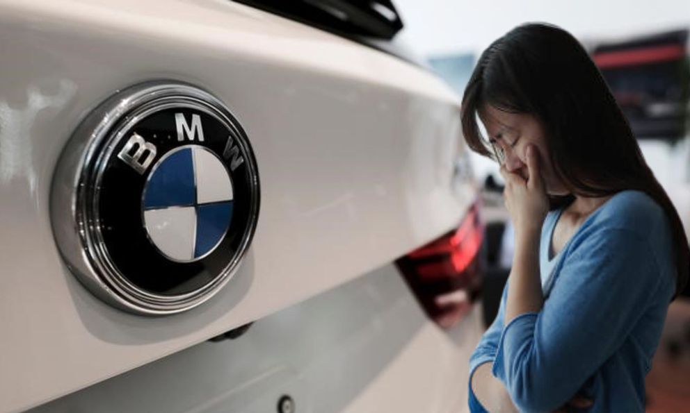 Đặt cọc gần 200 triệu đồng mua BMW nhưng 8 năm sau mới nhớ ra, người phụ nữ đến mua xe thì cửa hàng phản hồi: “Chị phải bồi thường cho chúng tôi”