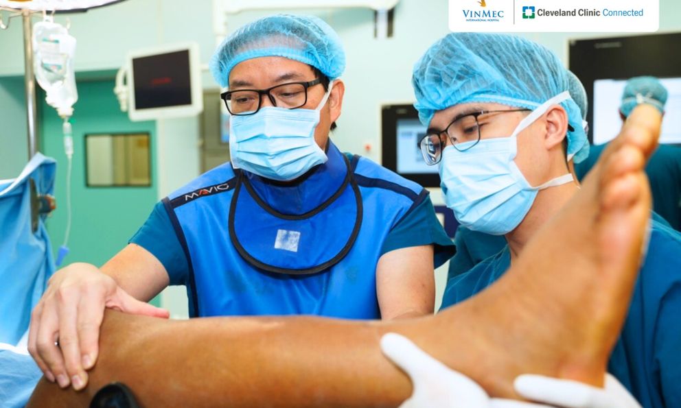 Danh tính bác sĩ trực tiếp phẫu thuật cho Nguyễn Xuân Son: Từng đánh dấu bước ngoặt trong y học ĐNA, giữ vai trò quan trọng tại trường ĐH của tỷ phú Phạm Nhật Vượng 