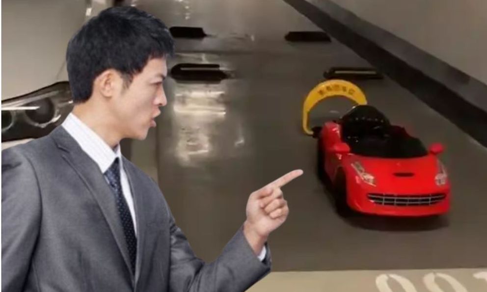 Người đàn ông dùng ô tô đồ chơi để giữ chỗ đậu xe nhưng bị phá hỏng, đòi bồi thường 200 triệu đồng: Đã bỏ tiền ra, tôi toàn quyền sử dụng