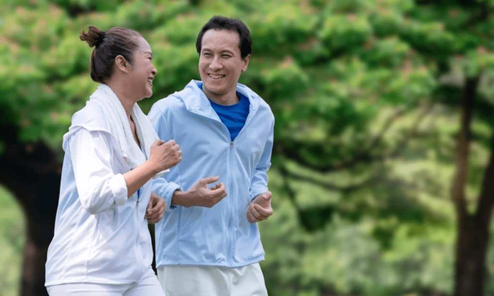 Đến tuổi trung niên tôi nhận ra: Nhiều người có tiền nhưng vẫn không mua nhà hay xe, chỉ thích làm 4 điều này
