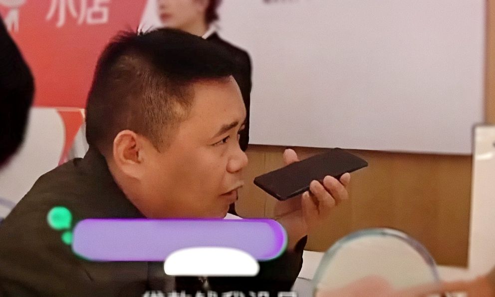 Nhận được 2,4 tỷ đồng chuyển khoản nhầm, người đàn ông nhanh chóng gửi trả lại cho đối phương nhưng nhận thấy điều bất thường liền lập tức báo cảnh sát