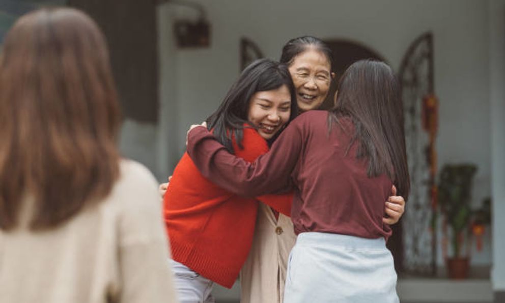 Lấy chồng 6 năm, tôi đều về nhà ngoại đón giao thừa: Tết nội tết ngoại quan trọng nhất là điều này