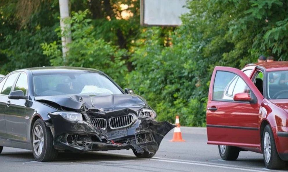 Người đàn ông lái BMW bị tai nạn, yêu cầu công ty bảo hiểm bồi thường nhưng không được: Tòa án khẳng định đã làm đúng luật 