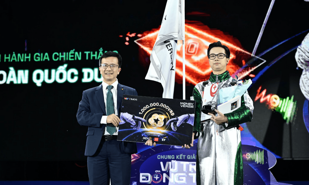 Lộ diện nam sinh Đại học VinUni xuất sắc ôm trọn giải thưởng lớn 1 tỷ đồng tiền mặt và 1 chiếc Vinfast VF 3