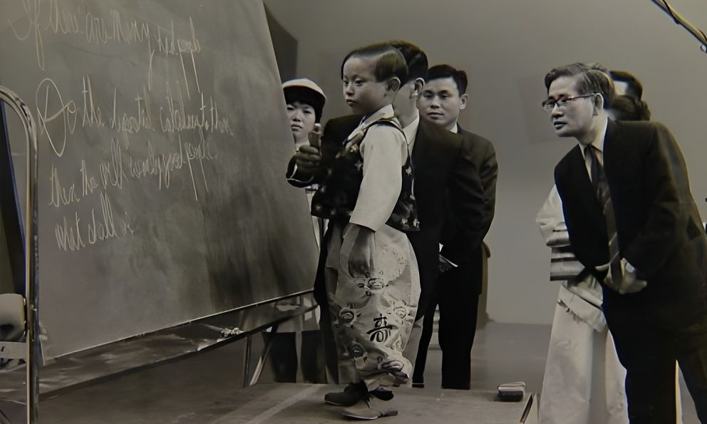 Thần đồng có IQ cao hơn Einstein, 8 tuổi được NASA mời làm việc nhưng 10 năm sau học lại tiểu học, bị chỉ trích thất bại vẫn hài lòng