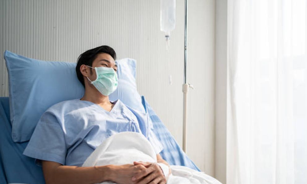 Con trai qua đời, bố mẹ nộp đơn kiện vì di chúc bất thường chỉ có tên 1 “người lạ”, toà án ra phán quyết: “Ông bà không được quyền thừa kế”