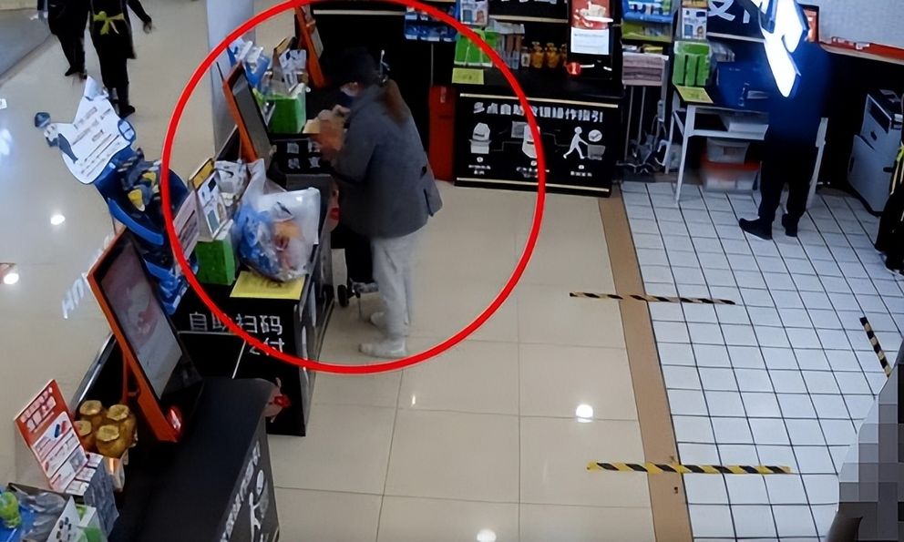 Người phụ nữ vào siêu thị chỉ mua trứng nhưng lại bị cảnh sát bắt giữ: Lộ chiêu thức tinh vi chiếm đoạt gần 345 triệu đồng 