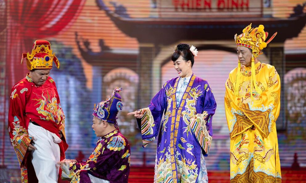 Táo Quân 2025 ‘‘bắt trend’’ cực mượt: Từ đi bão mừng vô địch bóng đá, chơi pickleball đến rủ nhau vượt chông gai, đạp gió 