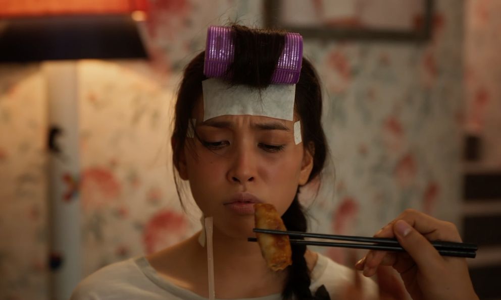 Hoa hậu Tiểu Vy được khen khi đóng phim điện ảnh đạt mốc 50 tỷ nhanh nhất của “đạo diễn nghìn tỷ” Trấn Thành