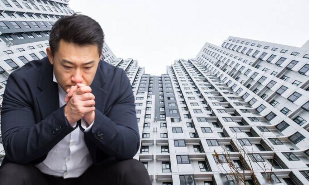 Người đàn ông mua căn hộ 21 tỷ đồng nhưng chủ cũ không chịu dọn đi: Tòa án khẳng định anh không có quyền đuổi họ