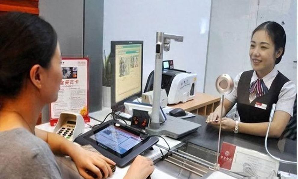 Người phụ nữ đi rút số tiết kiệm 2,1 tỷ đồng, bất ngờ nhận được thông báo đã tất toán từ 15 năm trước: Tòa án khẳng định ngân hàng phải đền bù