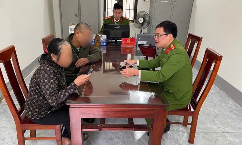 Cụ ông U65 liên tiếp nhận được cuộc gọi từ số 0850044... yêu cầu chuyển 190 triệu đồng đến tài khoản ngân hàng ở Hà Nội đã 