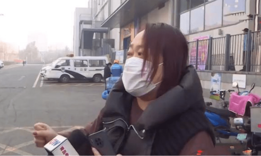 Vào gửi ô tô 5 phút, bị ban quản lý bãi đậu xe tính phí 17,6 triệu đồng, người phụ nữ liền báo cảnh sát, cuối cùng được thông báo: 